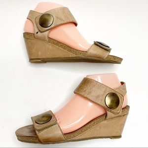 Taos Leather Wedge Carousel 2 wedge Sandals Sz 38